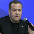 "Evropu vode ništarije" Medvedev: Pametni lideri otišli su u istoriju