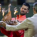 Đoković dobio tortu posle pobede: Revanširao se Arnaldiju, pa proslavio rođendan sa navijačima