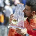 Đoković nakon „stotke“: Hvala svima, posebno mom timu, treba izdržati taj nivo ludila koji nekad imam na terenu