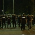 Napeto u Vrbasu: Letele flaše između SNS-ovaca i građana