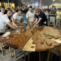 Pogledajte džinovsku leskovačku pljeskavicu! Teška je 90 kg - oborila svetski rekord FOTO