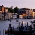 "Prokleta" Palazzo Dario u Veneciji je na prodaju: istorija, tragedije i luksuz zdanja koje je inspirisalo Monea