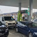 Ogromne gužve na pumpama u Beču: Veliki redovi zbog "FPO cena", strah zbog "panične kupovine" (video)