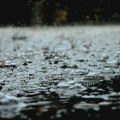 RHMZ izdao upozorenje: Pljuskovi, grad i olujni vetar u delovima Srbije