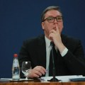 Oslobođenje: Vučić najavio „ozbiljnu i tešku situaciju u BiH“ za nekoliko dana, pa se udaljio sa konferencije za medije