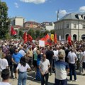 Sramne scene u Prištini: Kurtijevi izneli zastave zločinačke OVK i Velike Albanije (video)