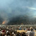 Ovo je čudesno! Gori Tašmajdan: Koreografija i bakljada navijača Partizana o kojoj će se pričati (video)