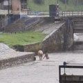 Kiša pljušti, ercovi plivaju: Nesvakidašnji prizori iz Užica zbog kojih ljudi trljaju oči! "Moramo im reći bravo" (foto)