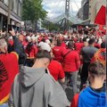 Ekskluzivni snimci! Skandal na ulicama dortmunda: Navijači Albanije sa zastavom UČK - veličaju Veliku Albaniju i vređaju…