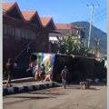 Poginulo najmanje 12 osoba u jezivoj nesreći Autobusu otkazale kočnice pa se prevrnuo, kamere zabeležile tragediju (video)
