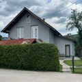 (Foto) sa ove terase je bivši robijaš gurnuo ženu! Jezivo nasilje gledalo dete (7), pa pozvalo komšinicu u pomoć: Tada je…