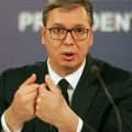 Vučić: Skandalozno ponašanje poslanice NPS koja je nožem cepala transparent studenata