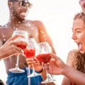 "Dosta je više, ne možemo da SPAVAMO od njih!": Zemlja koja živi od TURIZMA sita turista, galame i tuča