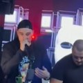 Skandal na nastupu srpskog pevača u Zadru! Hitno prekinut nastup, obezbeđenje skočilo: "Izađi napolje! (video)