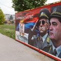 На контејнерима за смештај радника приватне фирмем, којој власт помаже, залепљен билборд са сликама Павковића и Лазаревића