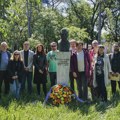 Zrenjaninska inicijativa IZRAZ obeležila godišnjicu rođenja Aleksandra Sandića i upozorila na propadanje kulturne baštine…