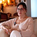 (Video) U domu čuvene spikerke RTS-a Staki Novković godine ništa ne mogu, trenira, skija i pliva, progovorila o smrti muža i…