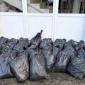 (Foto) Policija otkrila skriveni bunker u kamionu, a u njemu - 400 kg duvana! Šteta budžetu Srbije oko 4.400.000 dinara