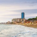 Dečak na plaži, nedaleko od Srbije, ugledao morsku neman tešku pola tone: Kad su je izvukli - nastao je šok (video)