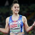 Uživo: Adriana nije dobro počela