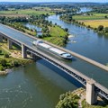 Brodovi plove iznad reke: Ovaj most ima važnu ulogu u transportu
