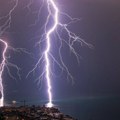 RHMZ izdao hitno upozorenje: Stiže strahovita oluja u Beograd, ugrožena bezbednost ljudi i životinja