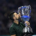 Đokoviću uručen trofej namenjen igraču koji završi godinu na prvom mestu ATP liste