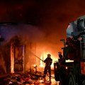 Zapalio se krov kuće: Veliki požar u Kragujevcu: Vatrogasci se bore s vatrom