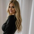 Prevarila je ceo svet! Navijači izgubili glavu zbog prsate plavuše: A kada su saznali jezivu istinu o njoj mnogima nije bilo…