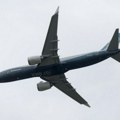 Otpao poklopac motora na „Boingu 737” prilikom poletanja u Denveru, avion morao nazad (video)
