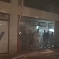 Fotografija koja je obeležila protest u ns: Kobre se sakrile iza školskih stolica