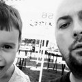 Zoranu je umrla žena. Sada se sa ćerkom (9) zaključao u kuću: "Potonuo sam. Gde god krenemo ona grebe i vrišti. Ne znam kako…
