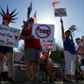 Protesti širom Amerike: Demonstranti se okupljaju protiv Trampove administracije: Strepi se od nasilja