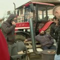 Пољопривредници наставили блокаду у Мрчајевцима: Нико се од надлежних не оглашава, студенти уз њих - док су они ту, бићемо и…