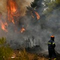 Драматични призори са Халкидикија, ватра гута куће, туристе евакуишу са плаже!