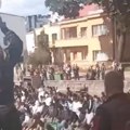 Bajkeri opkolili džamiju, doneli i svinjsku glavu: Haotične scene tokom muslimanske molitve, umalo došlo do incidenta - drama…