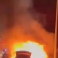 Drama na putu Užice-Zlatibor: Automobil se pretvorio u buktinju, plamen guta vozilo nasred puta (video)