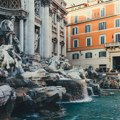 Turisti koji je oštetio Koloseumu preti kazna od pet godina zatvora i 15.000 evra zbog vandalizma