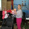 Grad Vranje uručio 146 auto sedišta za bebe