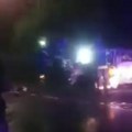 Аутомобил код Краљева изгорео после судара са камионом, погинуо возач (ВИДЕО)