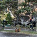 Od zgrade ostalo zgarište: Požar na Novom Beogradu progutao stanove i terase, kafić izgoreo do temelja