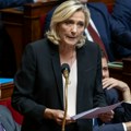 Francuska na nogama Marin Le Pen traži referendum