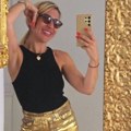 "To nije đavo, to sam ja": Jovana Jeremić u zlatnom miniću, a noge i telo vreteno: "To nisam uspela do sad"