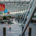 Ludilo na aerodromu Kod Ukrajinke u prtljagu našli kalašnjikov! Izdvojena iz reda, a onda usledio pravi šok za policiju