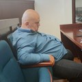 „Došao je ovde da hrče“: Odbornik SNS U Čačku otišao u poslednju klupu i zaspao VIDEO