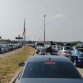 (Video) Evo zašto Srbi vole preko Makedonije u Grčku: Pohvalili puteve, granične prelaze pa poručili: Vi ste nam braća!