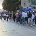 Na skupovima protiv blokada, pristalice SNS blokirale ulice