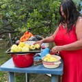 Svekrva je lancima vezivala, maćeha je izgladnjivala: Pevačica za Telegraf otkrila jezivu životnu priču