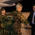 (Foto) Gašić dočekao srpske vojnike iz Libana: "Časno ste predstavljali Srbiju"