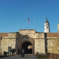 На Калемегдану, уочи делимичног помрачења Сунца, неколико стотина градјана